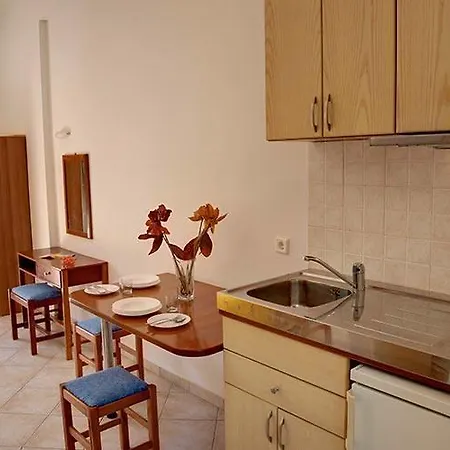 Kogeros Apartment Agios Georgios Pagon